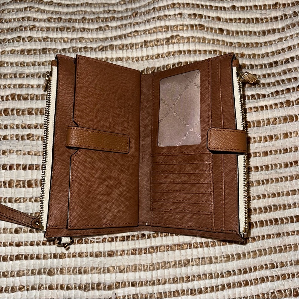 Michael Kors Cream and Tan Signature Tote with matching wallet - Picture 7 of 7